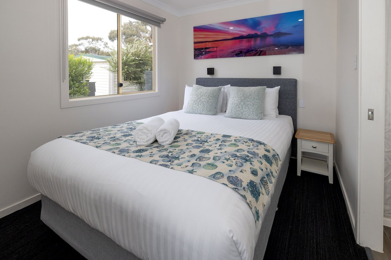 Bedroom 2, Iluka Holiday Centre, Glamorgan-Spring Bay