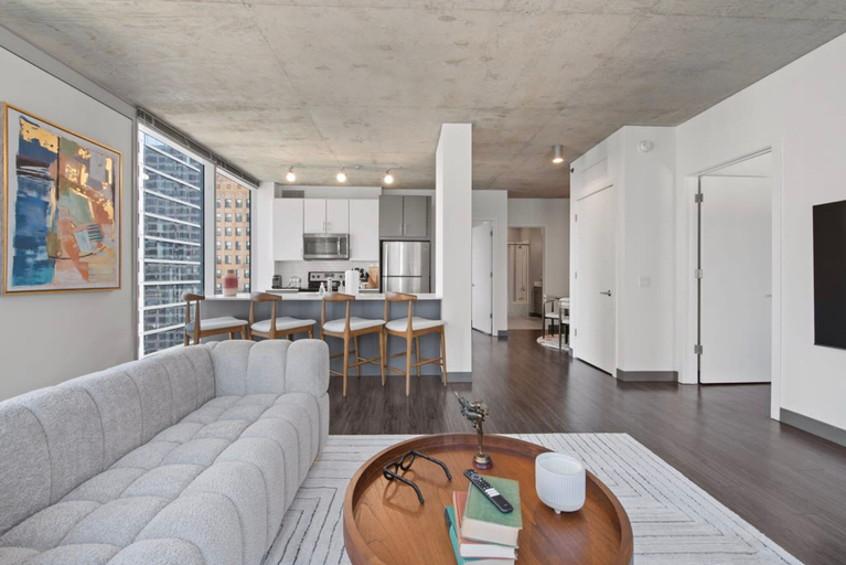 Room 2, Loop City Views 2BR Apt Near Riverwalk, Cook