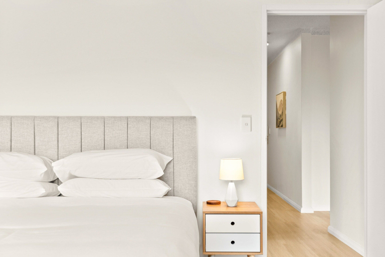 Room 2, Bright and convenient apartment, close to shops, Sydney