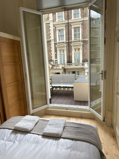 Room 5, Awesome 3 Bedroom Notting Hill Very Central With a Balcony, London