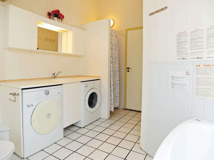 Bathroom 3, 8 Person Holiday Home in Humble, Langeland