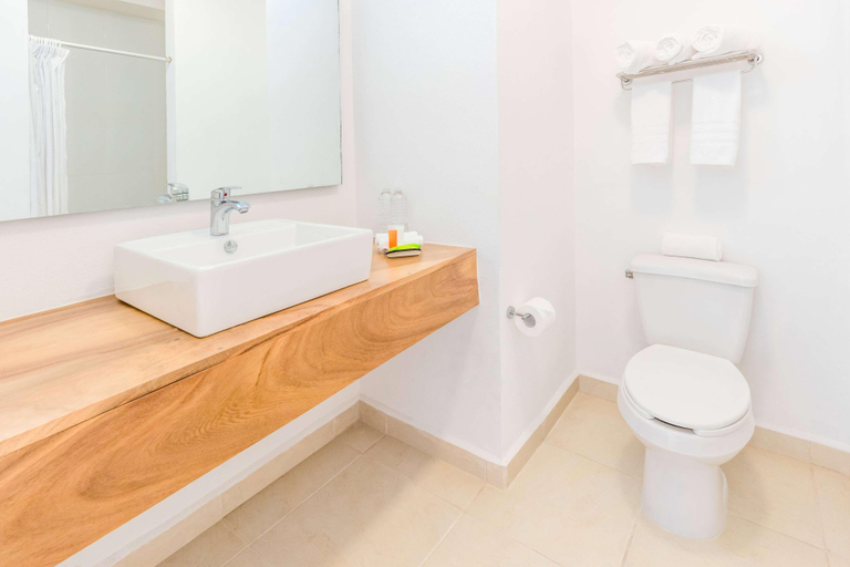 Bathroom 5, Decameron Isla Coral Guayabitos Ramada All-Inclus, Compostela