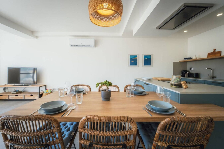 Room 4, Qala Skyview Penthouse Pool Sunsets BBQ Area