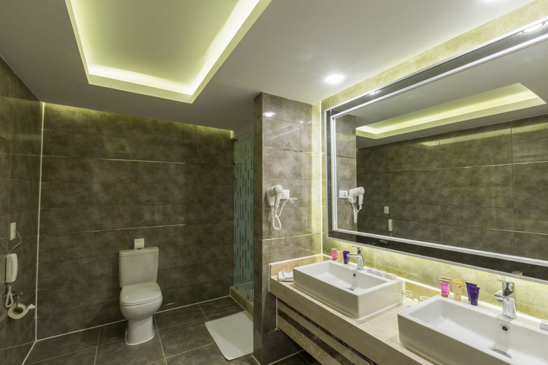 Bathroom 4, Pickalbatros Aqua Vista Resort - Hurghada, Al-Ghurdaqah