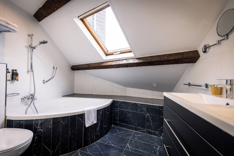 Bathroom 5, Hotel Montparnasse St Germain, Paris