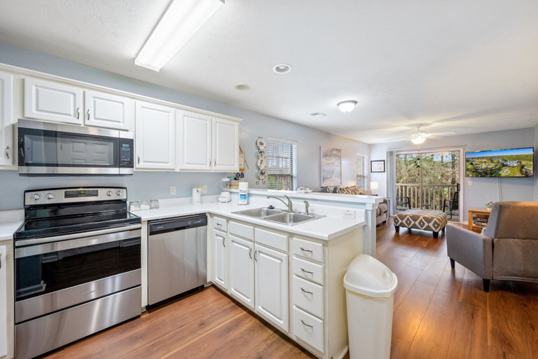 Private kitchen 4, 53c Tee To Sea 2 Bedroom Condo, Georgetown