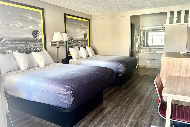 Bedroom 3, Super 8 by Wyndham Albuquerque Downtown, Bernalillo