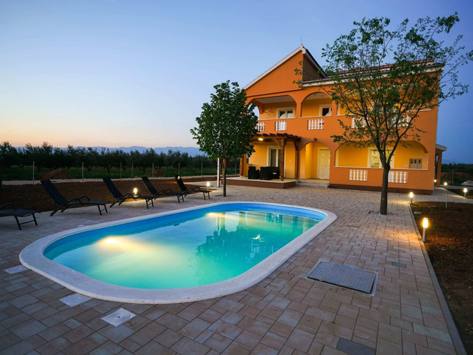 Others 1, Holiday Home in Prkos with Private Pool, Škabrnja