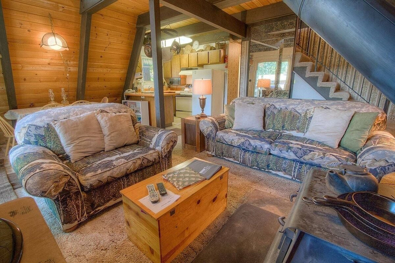 Living area 5, Lodgepole Chalet 3 Bedroom Home by RedAwning, El Dorado