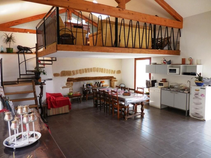 Dining, Gîte des 2 chênes, Rhône