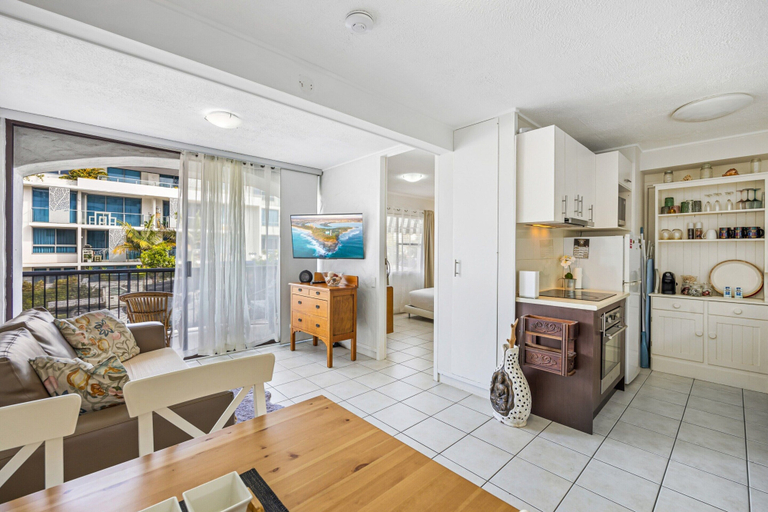 Interior 2, Great Location 1-bed With Pool, Maroochy - Mooloolaba
