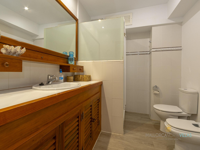 Bathroom 2, Apartment in Port de Pollenca by the Beach, Baleares