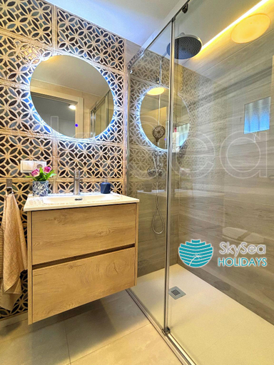 Bathroom 3, Sky Sea Holidays Puerto Marina, Málaga