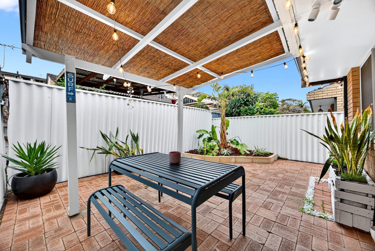Balcony 4, Bright 2-bed Unit Near Scarborough Beach, Stirling