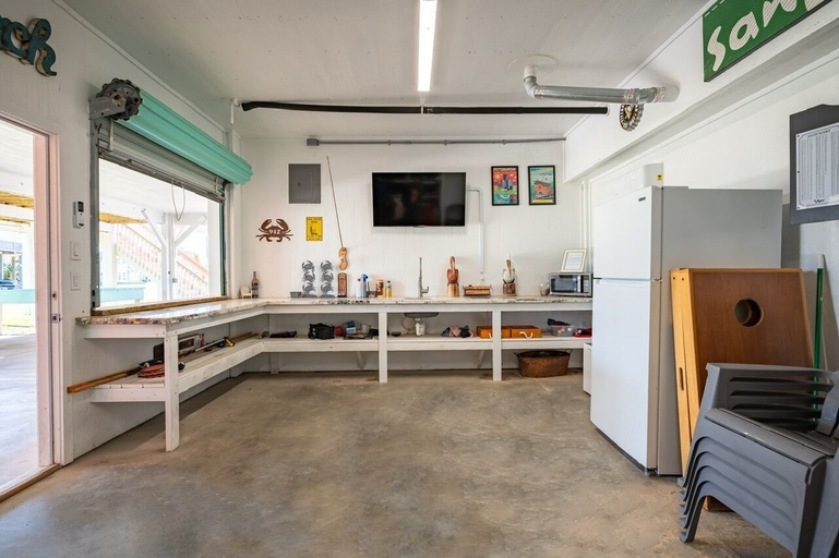 Interior 2, A Lil' Tipsea 4 Bedroom Home by RedAwning, Galveston