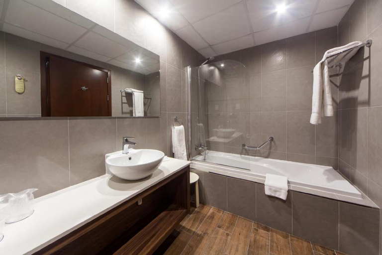 Bathroom 5, Vivaldi Hotel, St Julian's