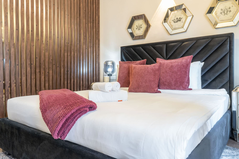 Room 2, Extravagant Studio Stay for 2 in JVC, Dubai