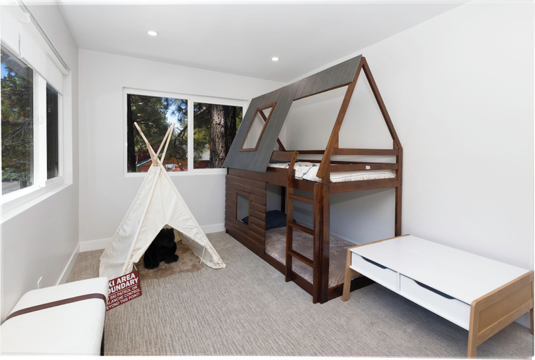 Room 3, Bear Mountain Getaway, San Bernardino