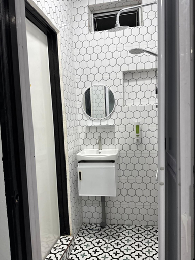 Bathroom 3, Putih Hostel, Klang