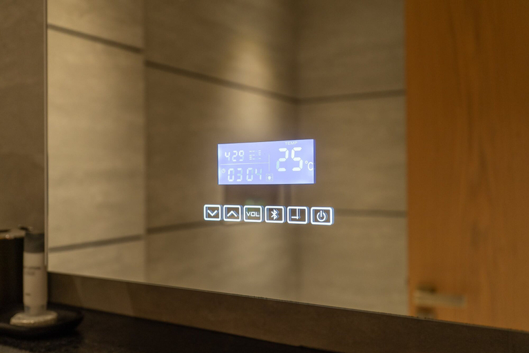 Room 3, A Premium and Modern Studio in The Autograph JVC, Dubai