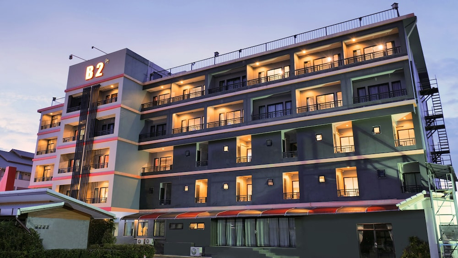Exterior & Views
