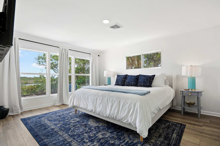 Room 3, Waterfront Serenity Steps to Beach Fire Pit BBQ, Saint Johns