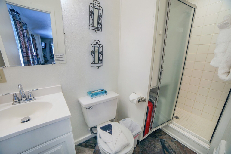 Bathroom, Fawn Valley Inn: Cabana 1 Bedroom Apts, Larimer