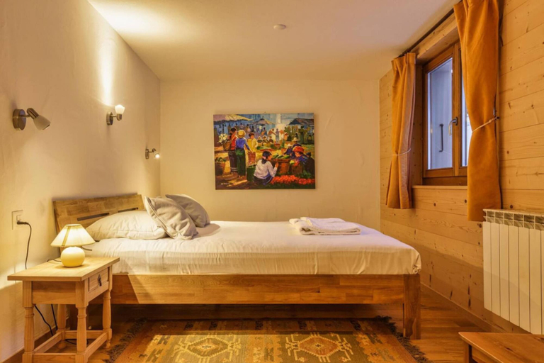 Room 3, Beautiful Apartment Under Owners Chalet, Martigny