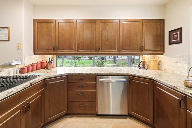 Private kitchen 5, Summit View 5 4 Bedroom Home, Deschutes