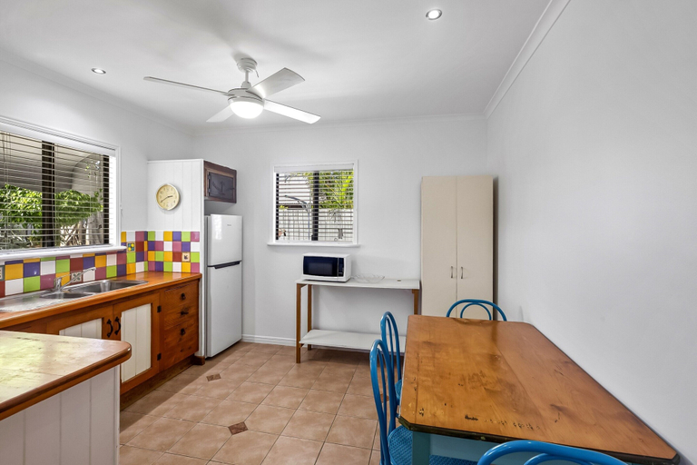 Private kitchen, The Little Blue Shack - Marcoola Granny Flat, Maroochy - Coastal North