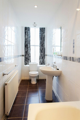 Bathroom 3, The Clifton Hotel, North Yorkshire