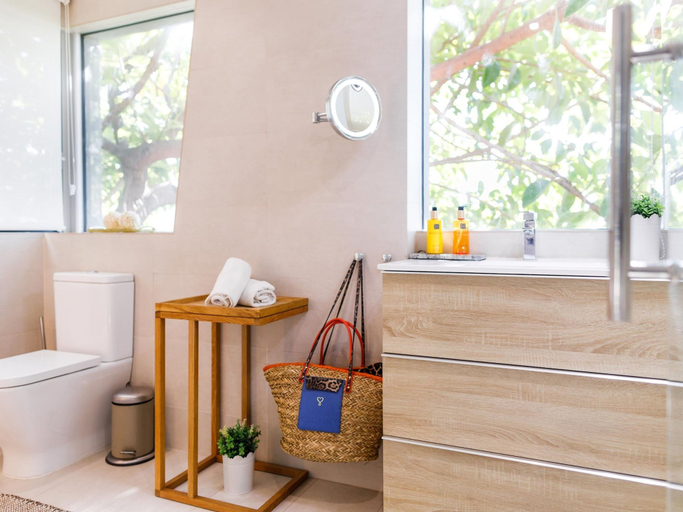 Room 2, Luxurious Villa La Paz Beach Port Aventura Golf, Tarragona