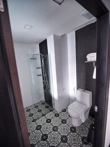 Bathroom 3, Sleep With Me Pattaya, Pattaya