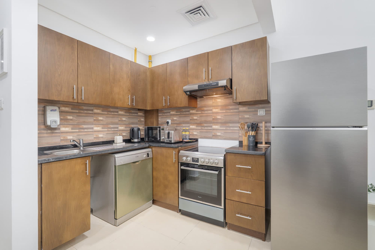 Room 5, Serene Studio in Botanica JVC Perfect for Three, Dubai