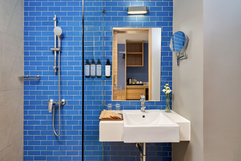 Bathroom 5, Mercure Phuket Patong Journeyhub, Phuket Island