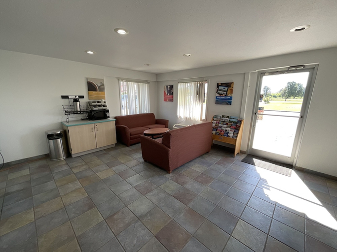 Public Area, Country Yard Inn and Suite, Scott