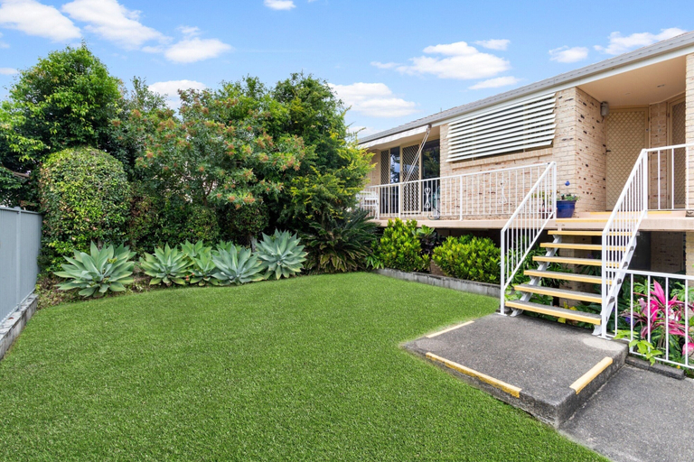 Exterior 2, Seaside Serenity: Charming 2-bedroom Getaway, Redcliffe-Scarborough