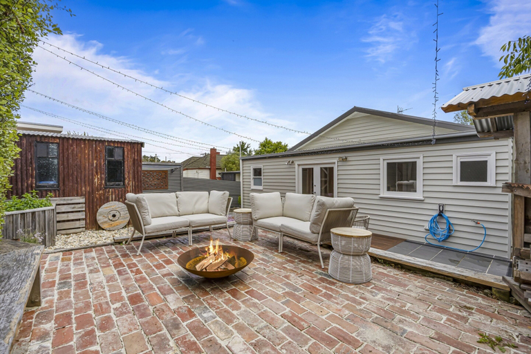 Balcony 3, Lovely 3-bed With Alfresco Dining in Prime Suburb, Ballarat - Central
