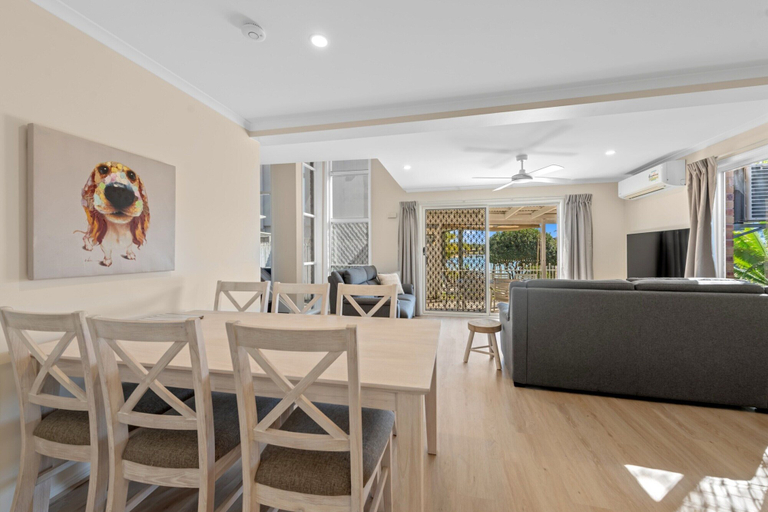 Dining 2, Family-friendly Flat With Balcony Views, Maroochy - Mooloolaba