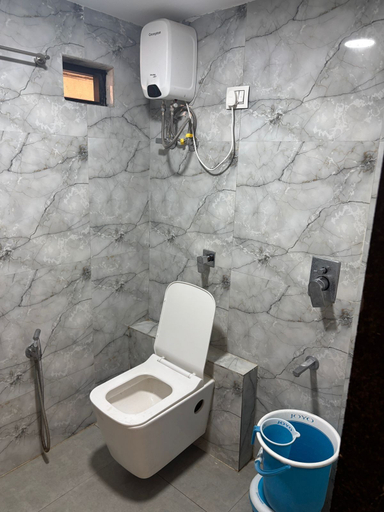 Bathroom 2, Hotel Sun Pride, Ahmadabad
