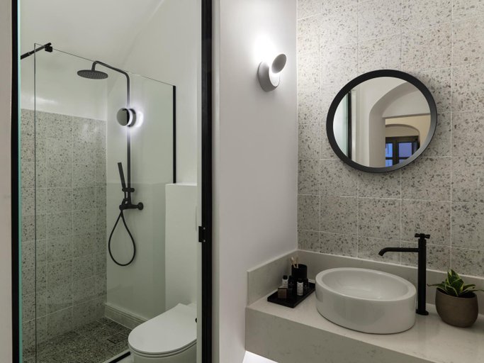 Bathroom 5, La Maltese Caldera Concept, South Aegean