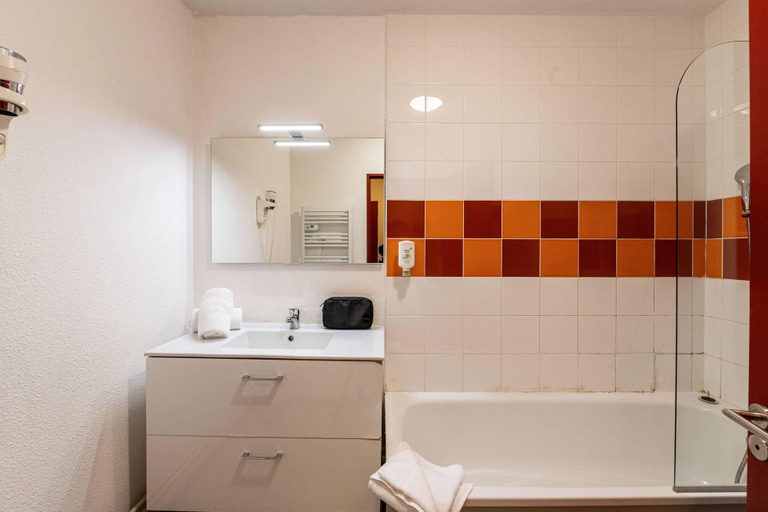 Bathroom, Zenitude Evian Les Terrasses du Lac, Haute-Savoie