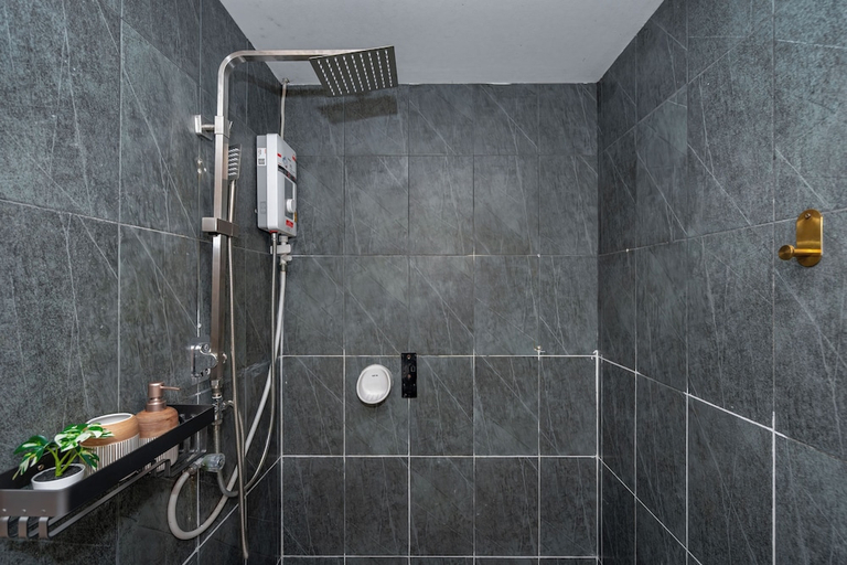 Bathroom 4, Kata Station, Phuket Island