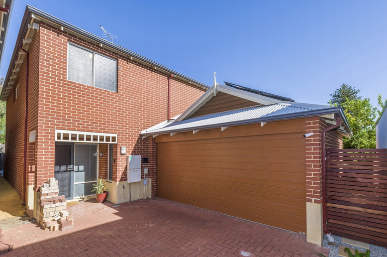 Exterior 3, Stylish 3-bed Townhouse With Courtyard & BBQ, Perth
