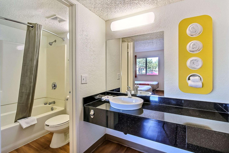 Bathroom 3, Motel 6 San Jose Campbell, Santa Clara