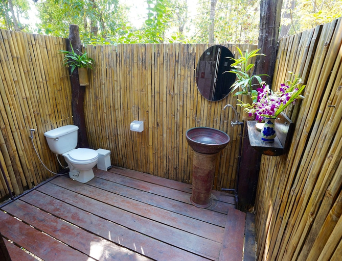 Bathroom 3, Chai Lai Mountain, Mae Wang