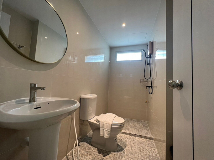 Bathroom, Herma Hotel, Bang Phli