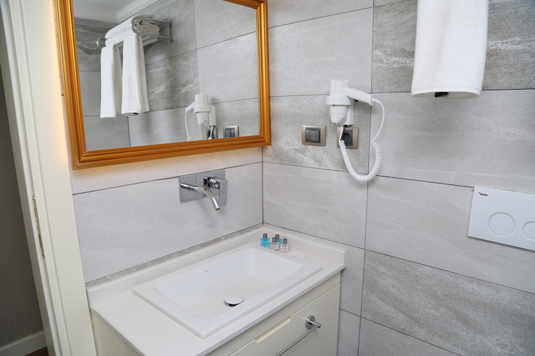 Bathroom 5, Kubalic Hotel, Gülyalı