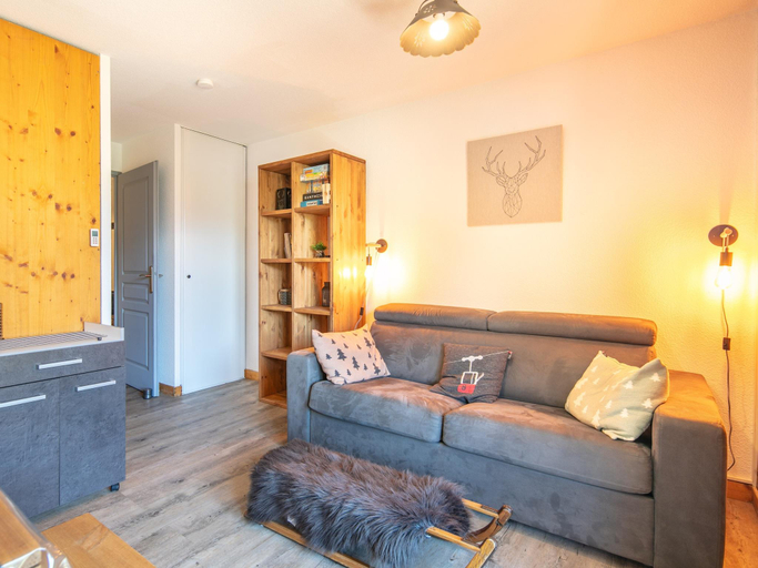 4, Saint-Sorlin Apartment with Pool, Savoie