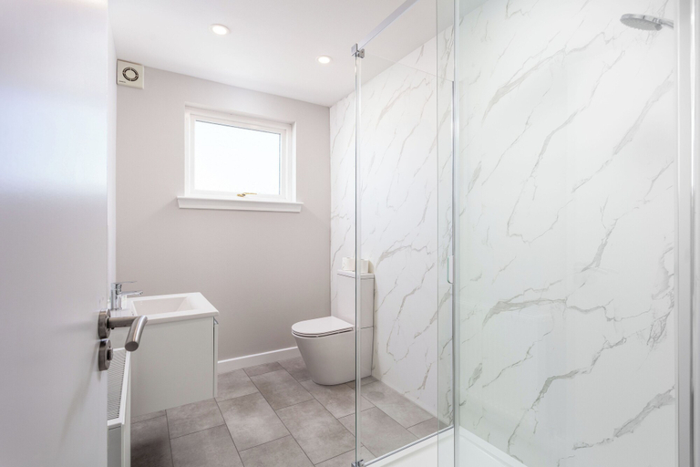 Bathroom 2, The Orchard - Donnini Apartments, South Ayrshire